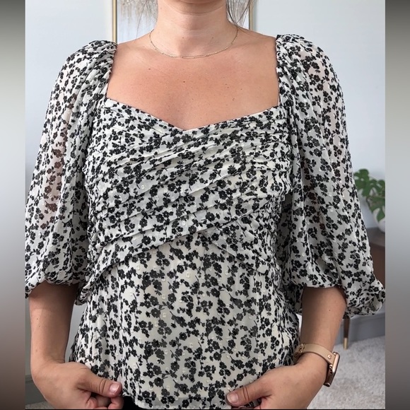 Express Balloon Sleeve Blouse - Picture 5 of 15